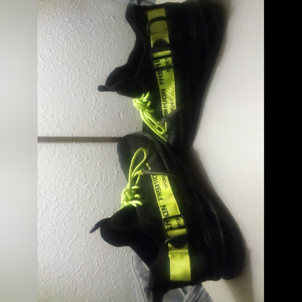 Shoes - Picture 2 of 8
